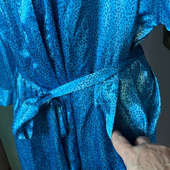 Victoria Secret Silky Robe - Picture 2 of 9